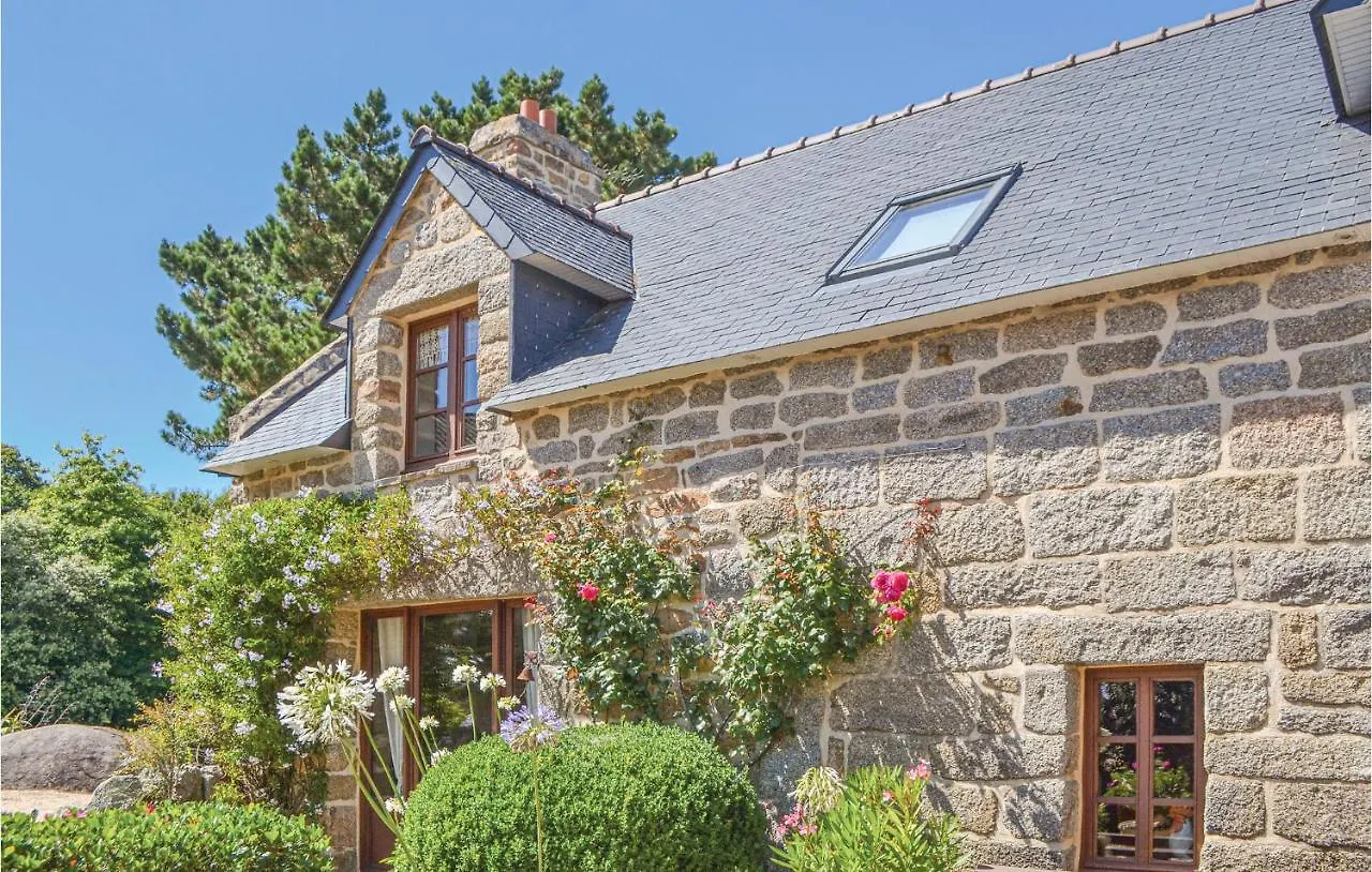 Gorgeous Home In Tregunc With Kitchen Kerguillaouet 0*,
