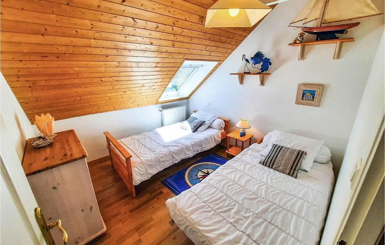 Gorgeous Home In Tregunc With Kitchen Kerguillaouet France