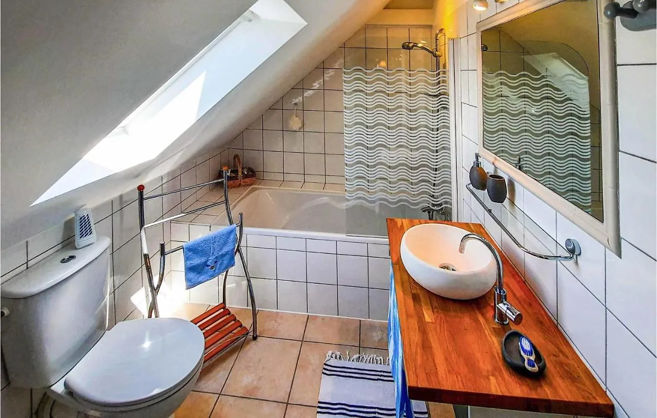 Hébergement de vacances Gorgeous Home In Tregunc With Kitchen Kerguillaouet