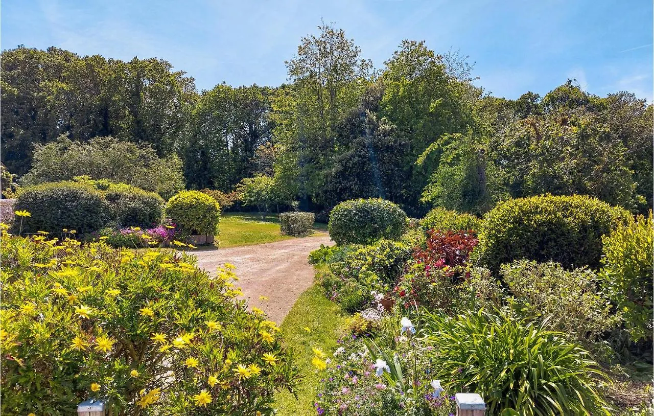 Gorgeous Home In Tregunc With Kitchen Kerguillaouet France